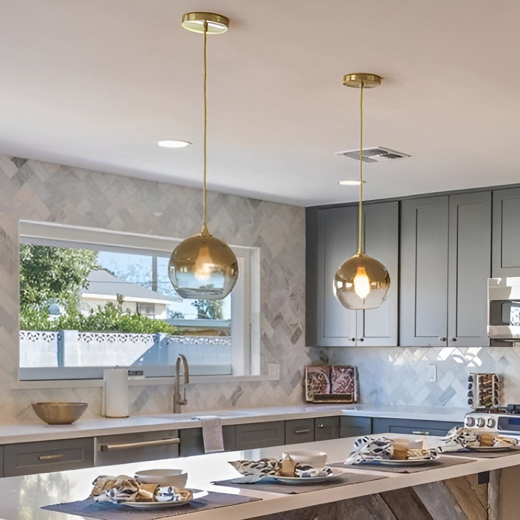 Suspension globe en verre avec éclairage LED moderne