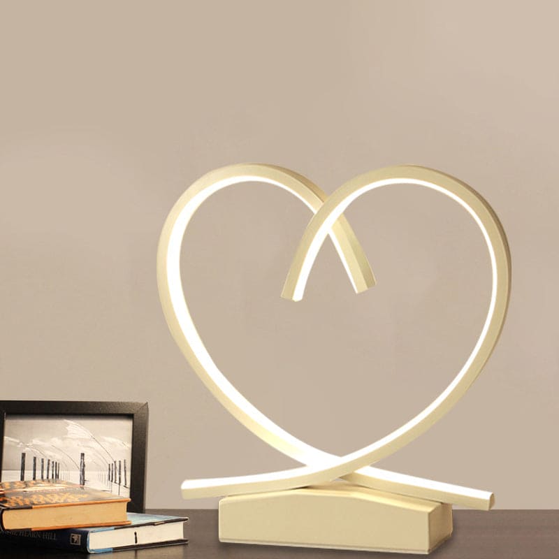 Table de nuit en bois massif design cœur romantique