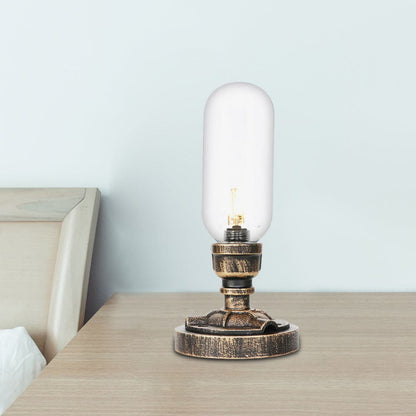 Elegante Metall-Tischlampe mit industriellem Lampenschirm