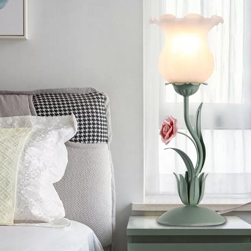 Blumige dekorative Tischlampe fürs Schlafzimmer