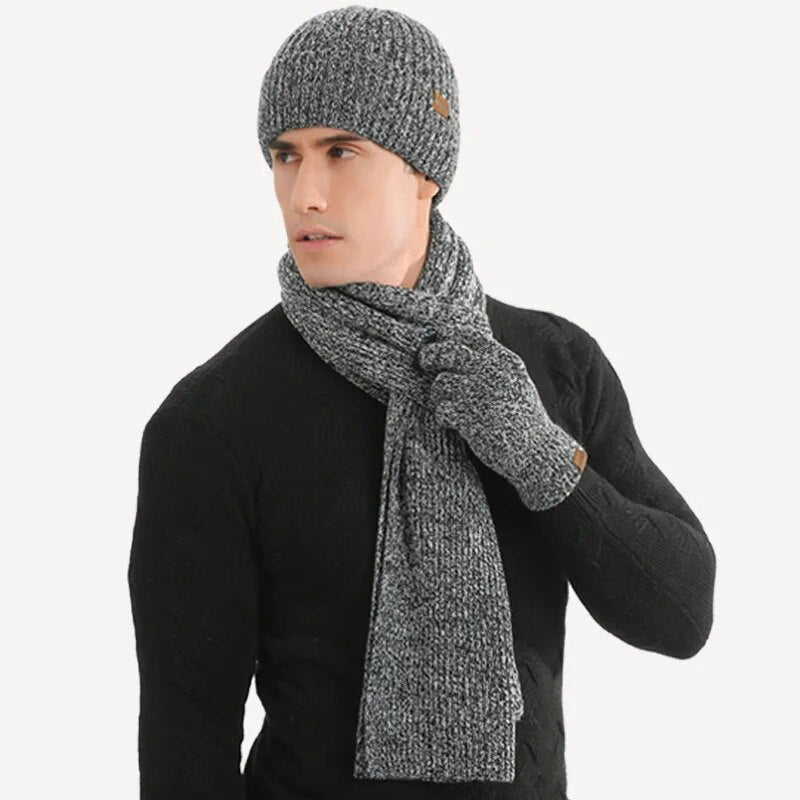 Warmes Winterset mit Mütze, Schal und Handschuhen