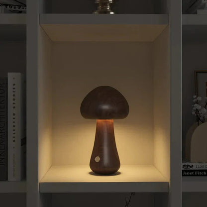 Pilzlampe aus natürlichem Holz
