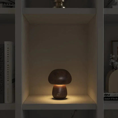 Pilzlampe aus natürlichem Holz